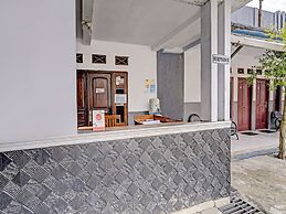 OYO 90405 Penginapan Sasti KuninganNearTaman Cirendang