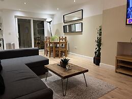 Stunning 3-bed House and Private Garden in Bham