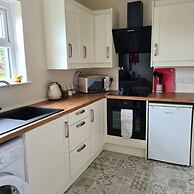 Beautiful 2-bed Semi Rural Cottage Enclosed Garden