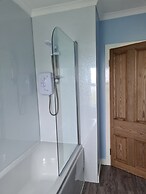 Beautiful 2-bed Semi Rural Cottage Enclosed Garden