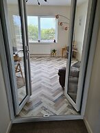 Beautiful 2-bed Semi Rural Cottage Enclosed Garden