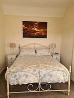 Beautiful 2-bed Semi Rural Cottage Enclosed Garden