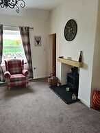 Beautiful 2-bed Semi Rural Cottage Enclosed Garden