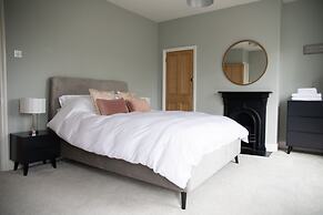 York Minster-3 Bed-sleeps 6-fireplace-free Parking