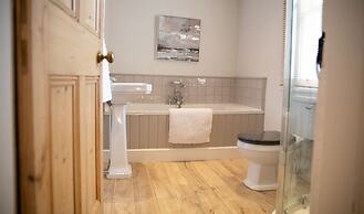 York Minster-3 Bed-sleeps 6-fireplace-free Parking