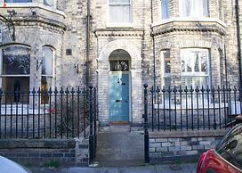 York Minster-3 Bed-sleeps 6-fireplace-free Parking