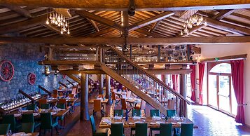 Etna Quota Mille Boutique Hotel, Typical Sicilian Food & Wine