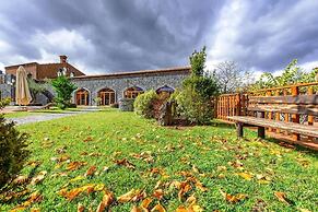 Etna Quota Mille Boutique Hotel, Typical Sicilian Food & Wine