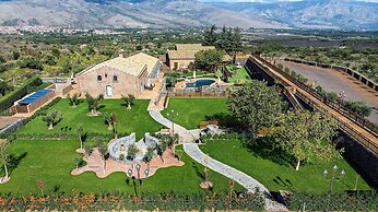 Etna Quota Mille Boutique Hotel, Typical Sicilian Food & Wine