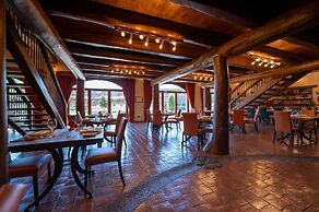 Etna Quota Mille Boutique Hotel, Typical Sicilian Food & Wine