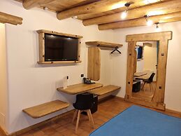 Etna Quota Mille Boutique Hotel, Typical Sicilian Food & Wine