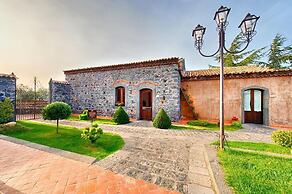 Etna Quota Mille Boutique Hotel, Typical Sicilian Food & Wine