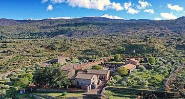 Etna Quota Mille Boutique Hotel, Typical Sicilian Food & Wine