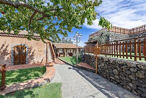 Etna Quota Mille Boutique Hotel, Typical Sicilian Food & Wine