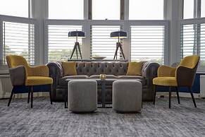 Blunsdon House Hotel