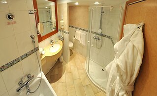 Blunsdon House Hotel