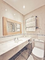 Blunsdon House Hotel