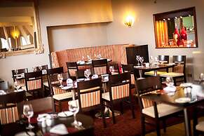 Blunsdon House Hotel