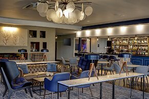 Blunsdon House Hotel