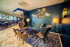 Blunsdon House Hotel