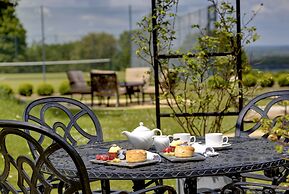 Blunsdon House Hotel