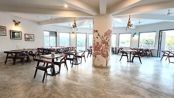 The Sky Imperial Pavoreal Jungle Resort