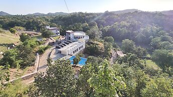 The Sky Imperial Pavoreal Jungle Resort