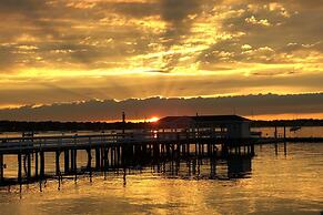 Fathoms Hotel & Marina