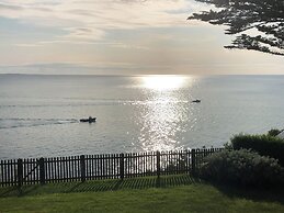 Rocklea Seaside Cottage