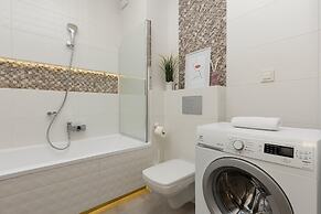 Warsaw Glebocka Apartment by Renters