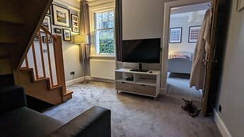 Gorgeous Comrie Cottage, hot tub & Mountain Views