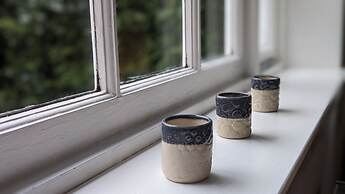 Gorgeous Comrie Cottage, hot tub & Mountain Views