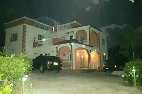 Beautiful 1-bed Apartment in Saint George's