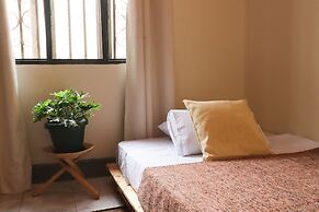 Charming 2-bed House in Kampala