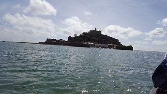 Immaculate 2 Bed Apartment on The Lizard Cornwall