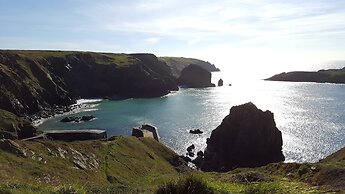 Immaculate 2 Bed Apartment on The Lizard Cornwall