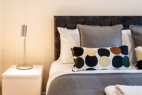 1bd Apt for 2-4. New Decor & Furnishings