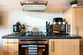 1bd Apt for 2-4. New Decor & Furnishings