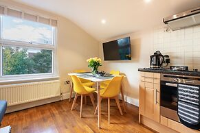 1bd Apt for 2-4. New Decor & Furnishings