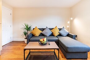 1bd Apt for 2-4. New Decor & Furnishings