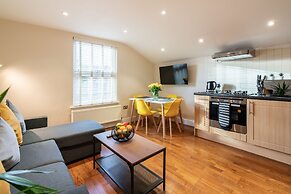 1bd Apt for 2-4. New Decor & Furnishings