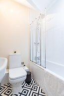 1bd Apt for 2-4. New Decor & Furnishings