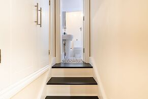 1bd Apt for 2-4. New Decor & Furnishings