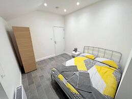 Spacious 3-bed Apartment in London