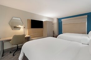 Holiday Inn Express & Suites Lexington by IHG