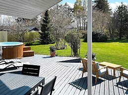 8 Person Holiday Home in Dronningmolle