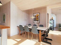 8 Person Holiday Home in Dronningmolle