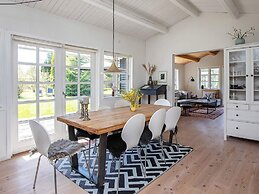 8 Person Holiday Home in Vaeggerlose