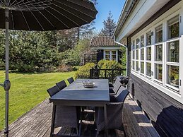 8 Person Holiday Home in Vaeggerlose