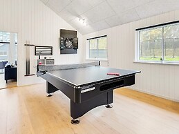 16 Person Holiday Home in Vaeggerlose